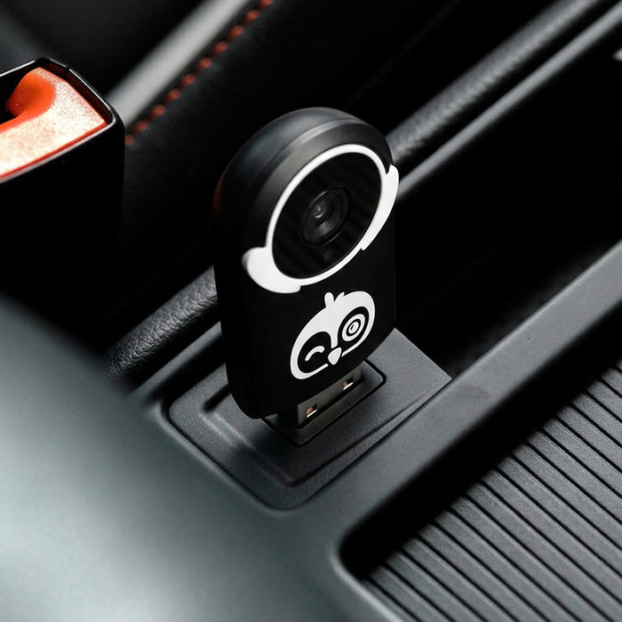 KiddyView adapter aangesloten in de auto